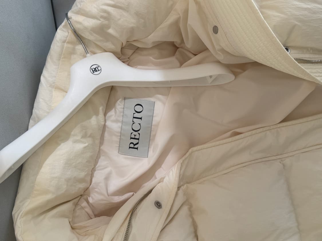 렉토 샤이닝 퀼티드 구스다운 패딩 크림 상품이미지4