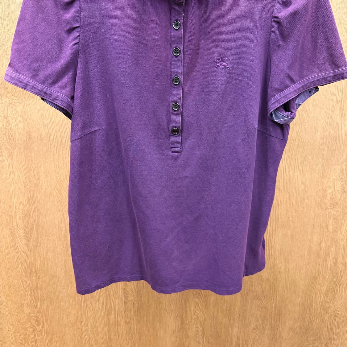 버버리 런던 코튼 반팔 티셔츠 카라넥 퍼프 숄더 로고 자수 디테일 퍼플 상품이미지5