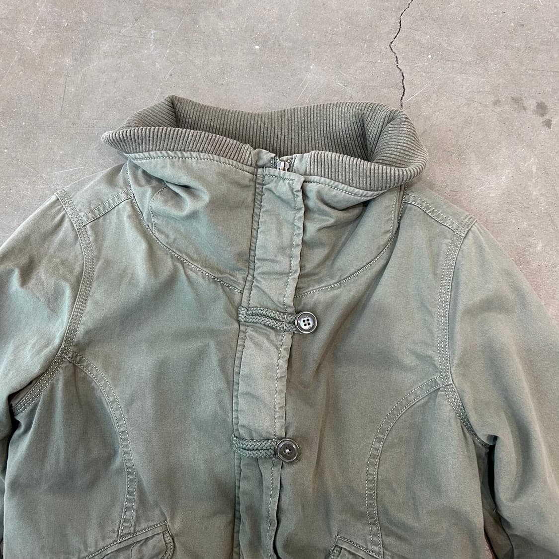 아디다스 카키 봄버 점퍼 상품이미지2