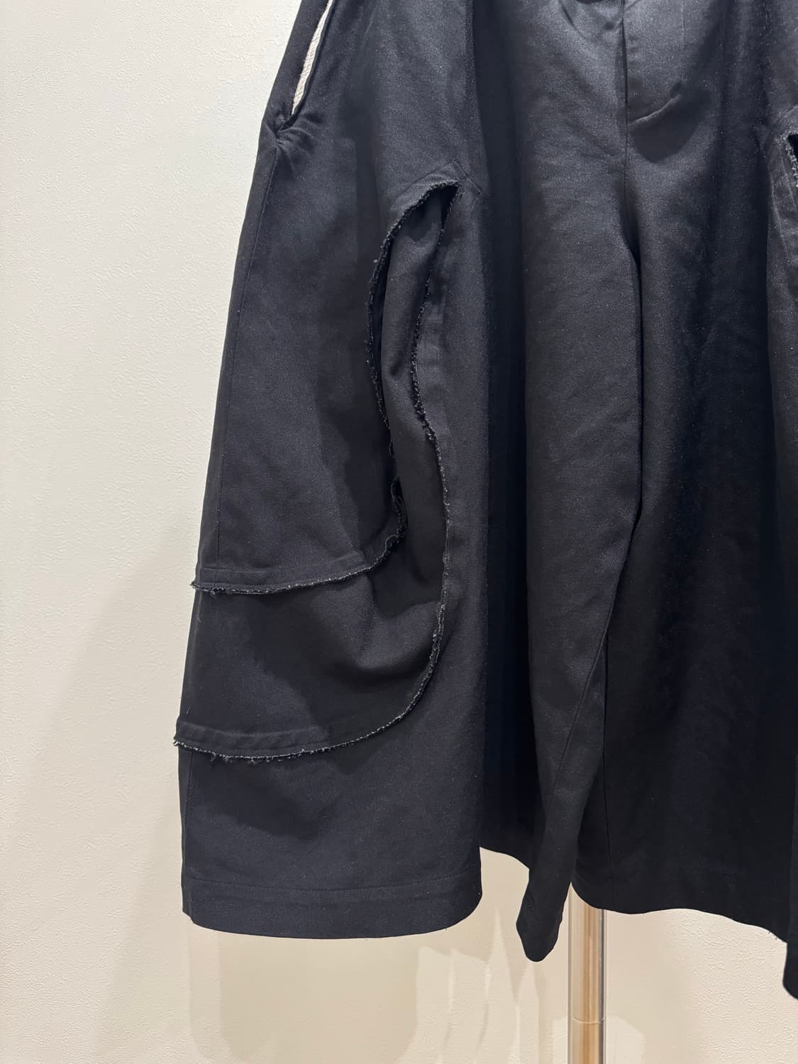 꼼데가르송 블랙 18ss 축융 디스토티드 와이드 팬츠 상품이미지2