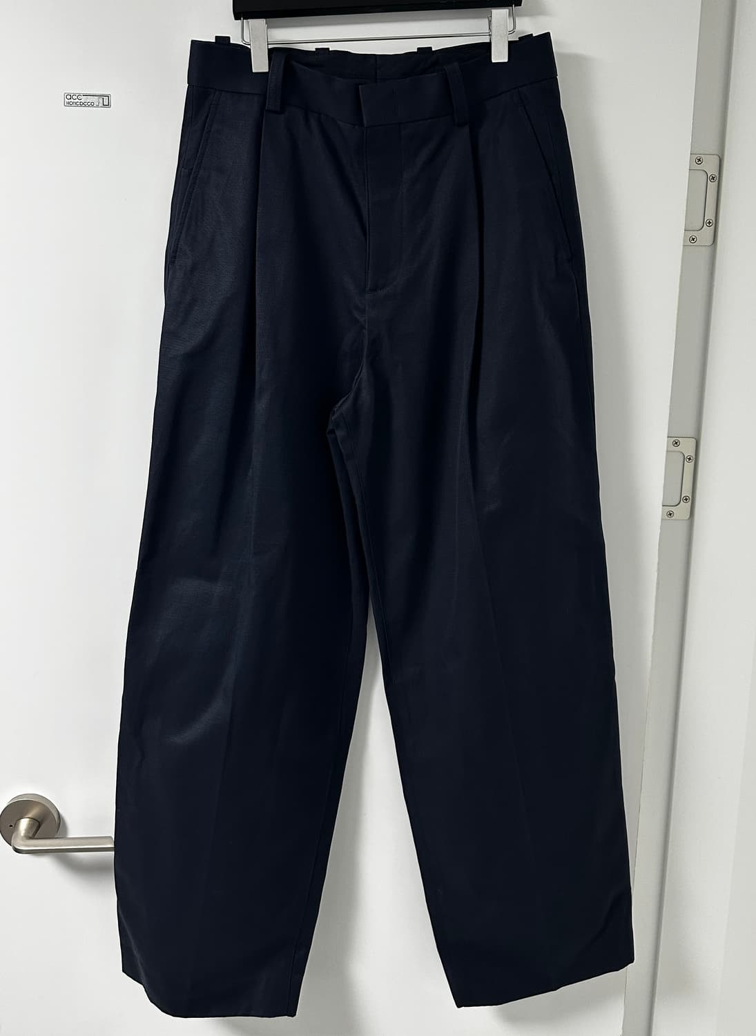 [새상품] 코스 남성 네이비 와이드 원턱 팬츠 상품이미지1