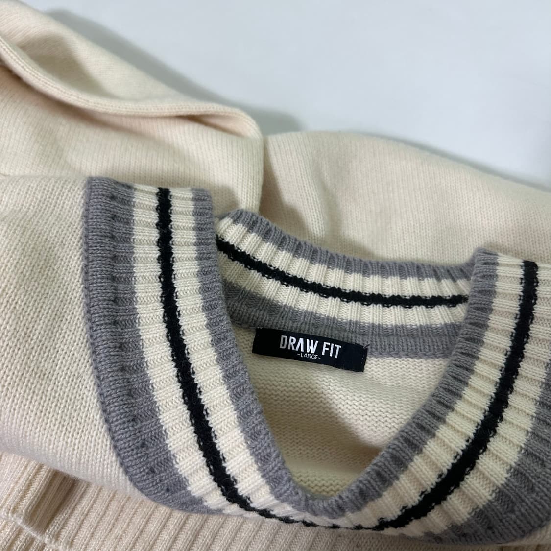 XL 드로우핏 아이보리 브이넥니트 상품이미지4