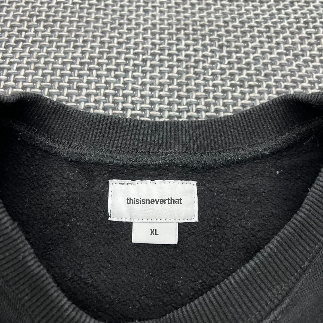 디스이즈네버댓 블랙 빅로고 맨투맨 상품이미지3