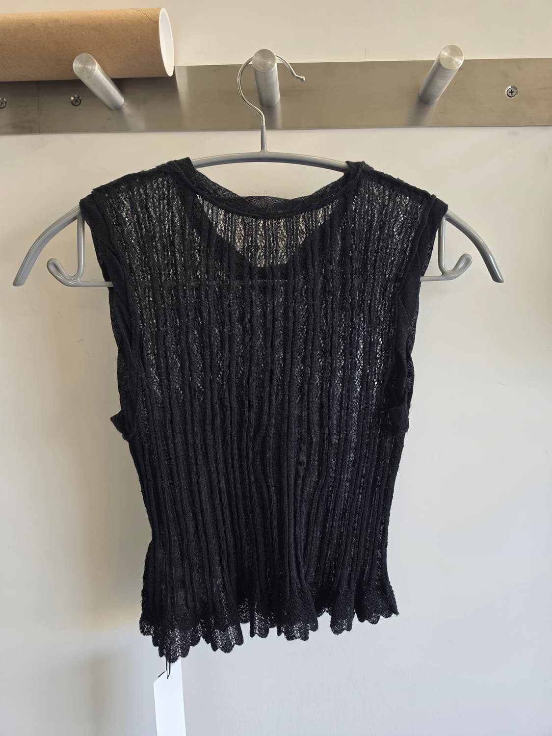 퍼버즈 타이니 립 크롭드 베스트 블랙 상품이미지3