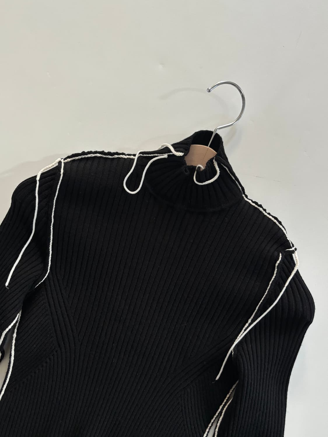 Off White 오프화이트 골지 터틀넥 니트 상품이미지5