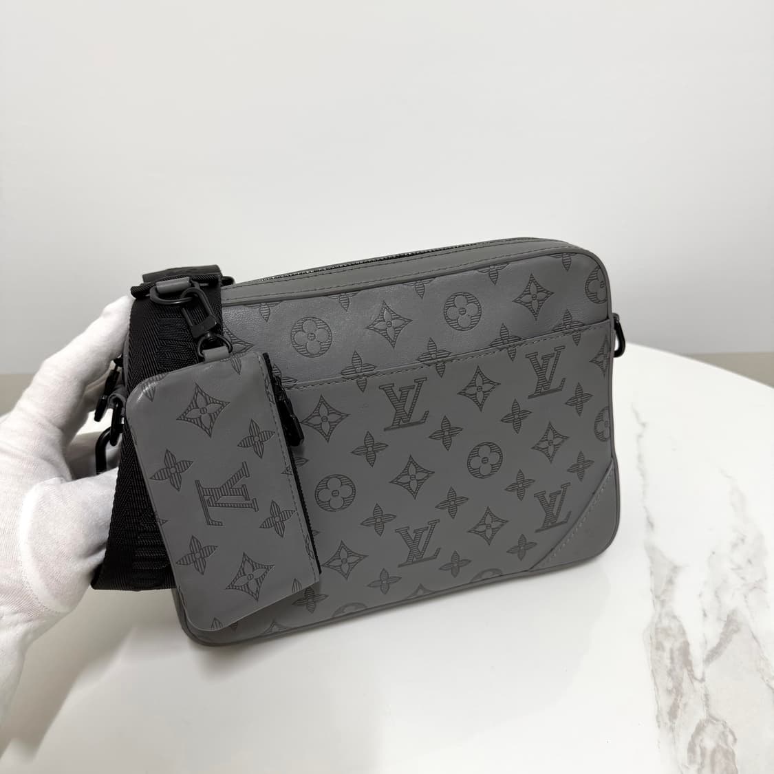 A / 루이비통 쉐도우 듀오 메신저백 그레이 상품이미지3