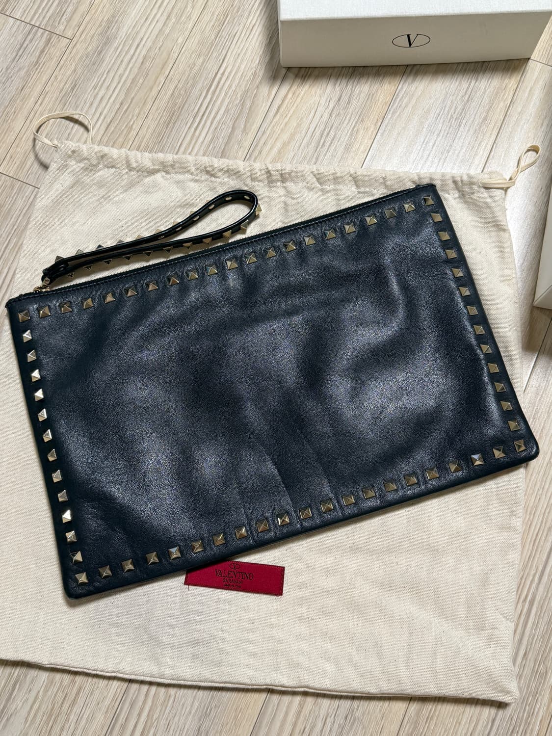 발렌티노 락스터드 스트랩 클러치 상품이미지2