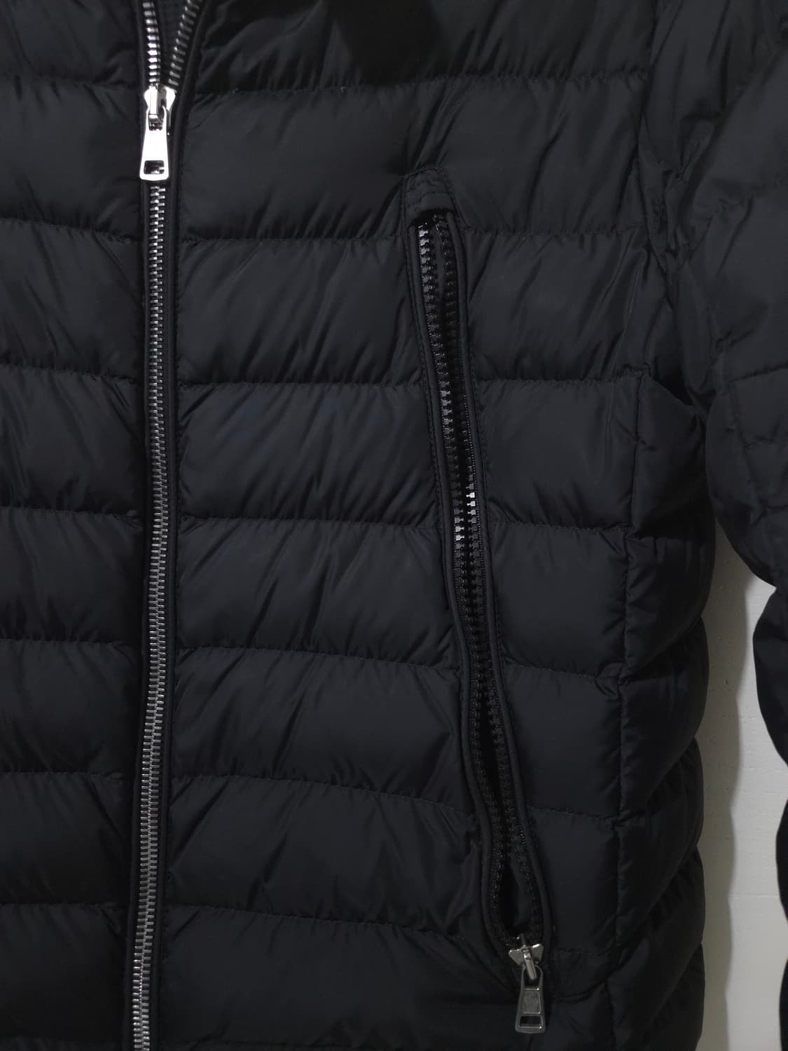 [새상품급] 몽클레어 아미오트 쇼트 다운 패딩 3Size 상품이미지6