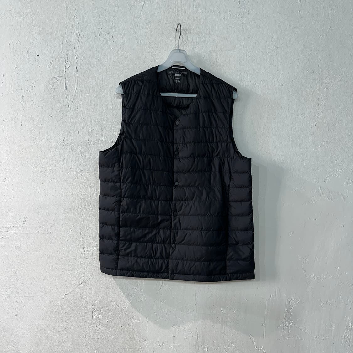 유니클로 울트라라이트다운 경량패딩조끼 L 상품이미지1