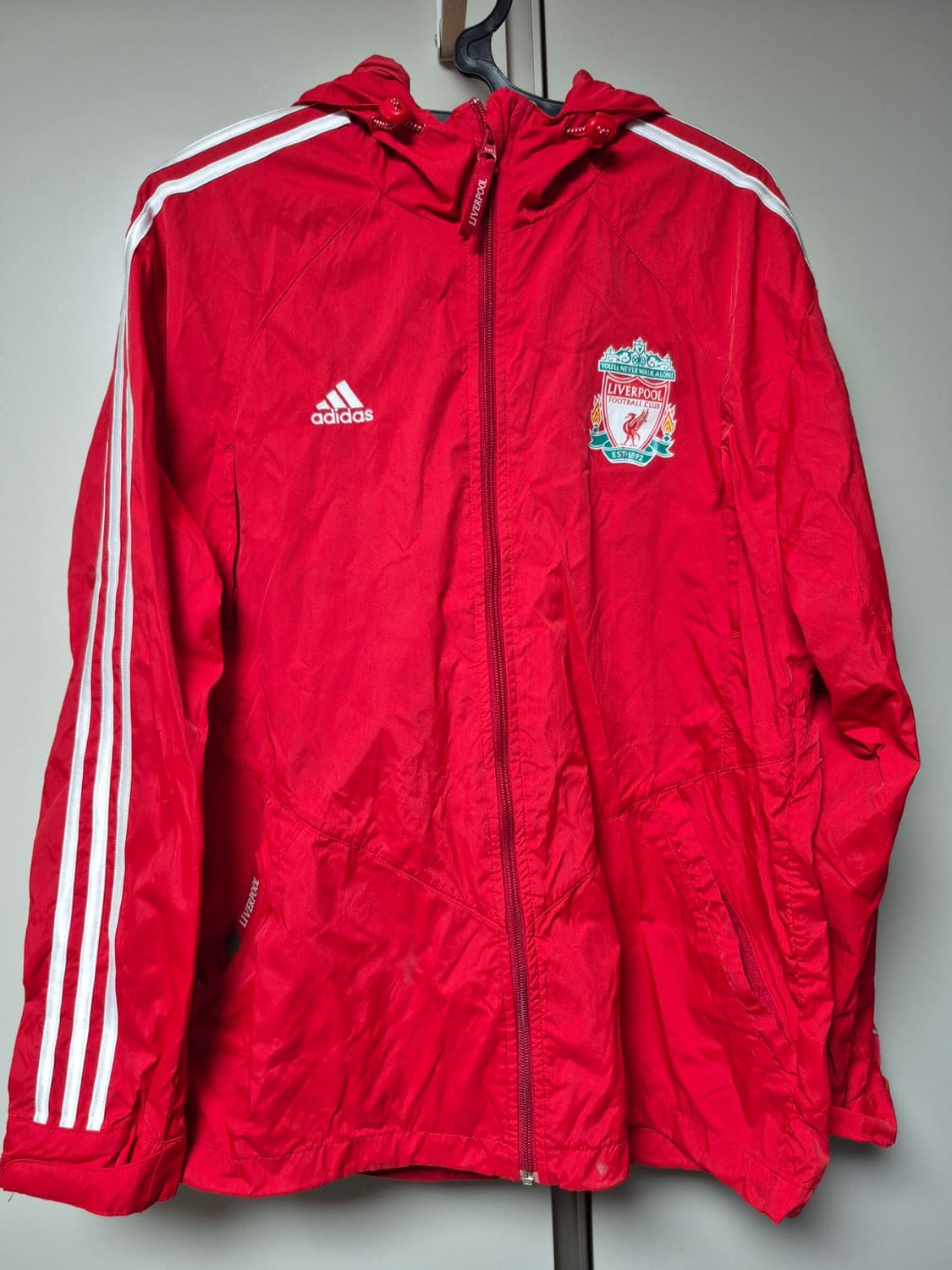 아디다스 정품 리버풀 레드 바람막이 105사이즈 판매합니다 상품이미지1