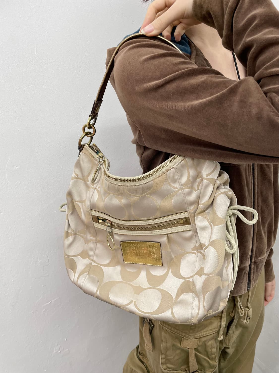 코치 자카드 셔링 호보백 상품이미지2