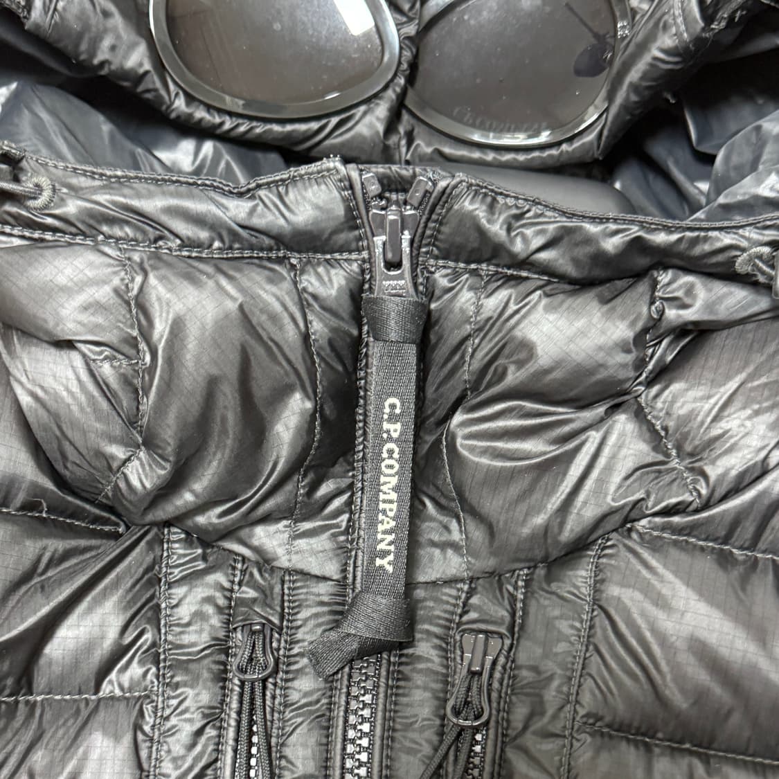 [xl] Cp컴퍼니 dd쉘 고글 경량패딩 상품이미지3