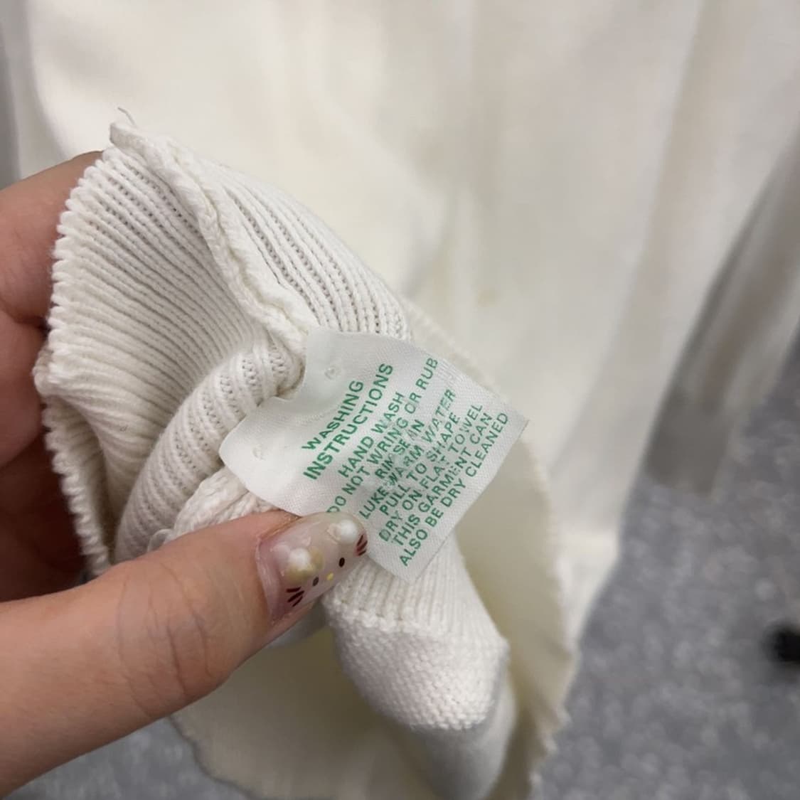 버버리 정품 패치로고 브이넥 코튼 니트 스웨터 105 C06377 상품이미지6