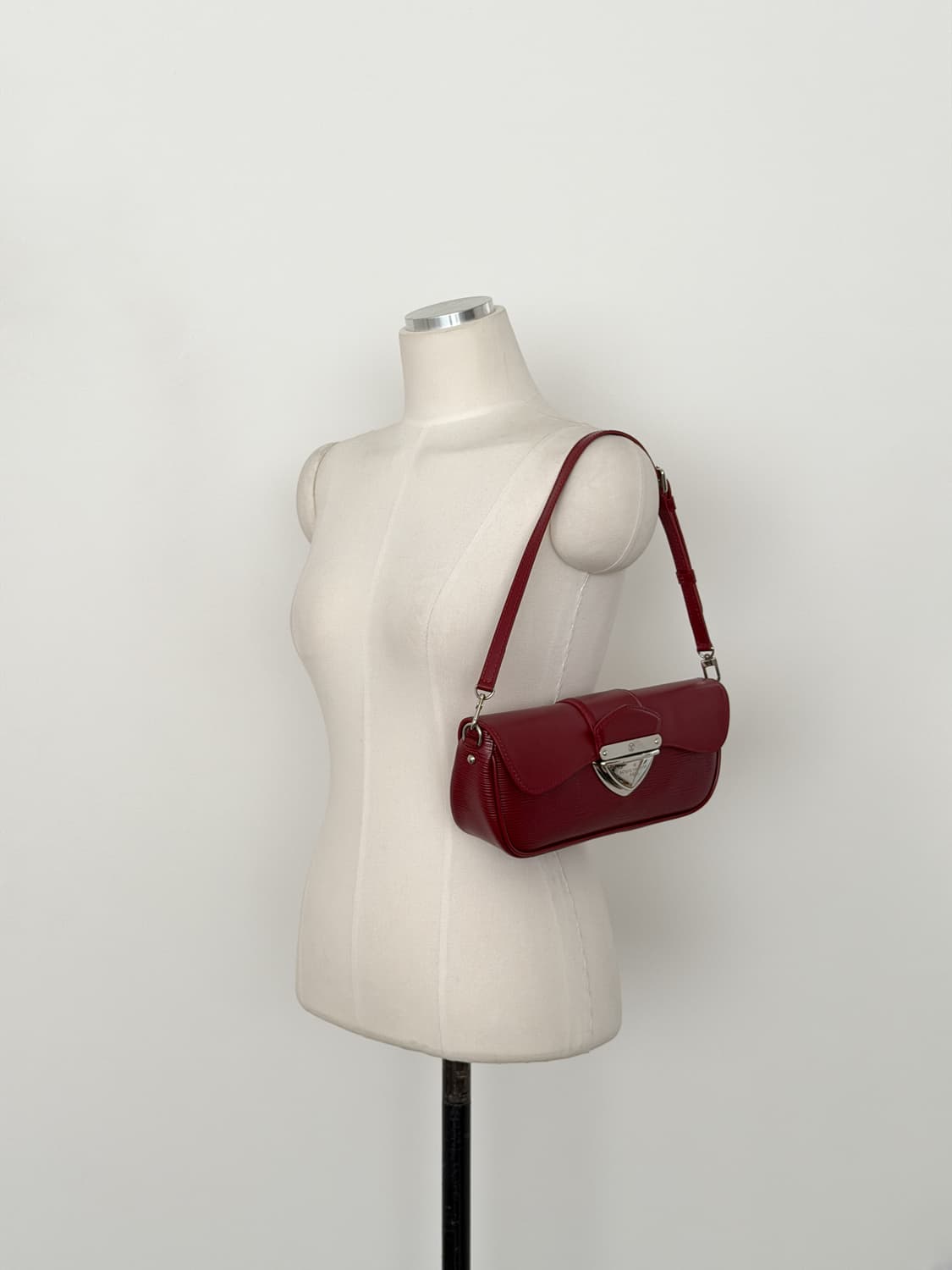 루이비통 레드 에피 몽테뉴 클러치 숄더백 상품이미지3