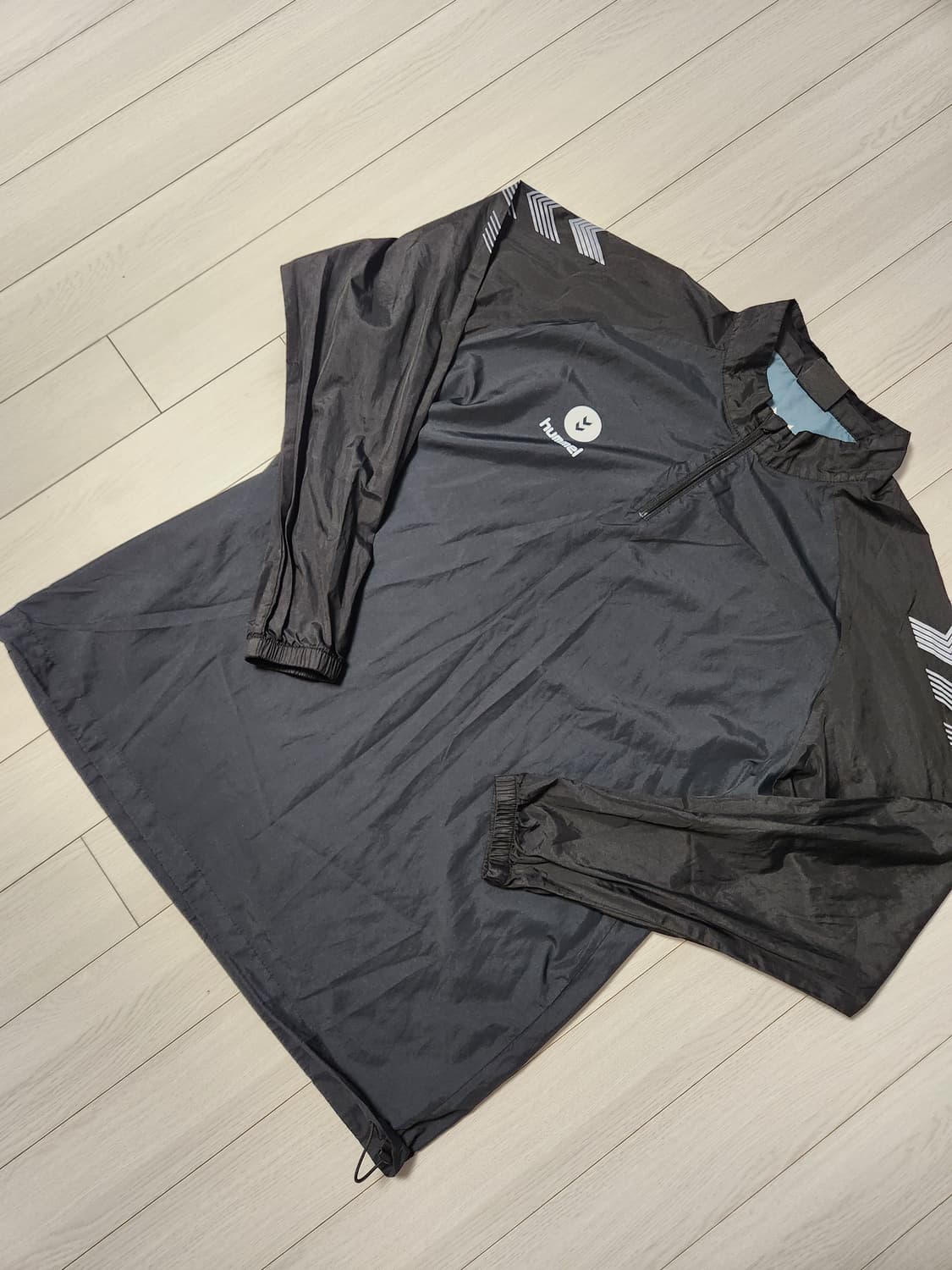 험멜 바람막이 풀오버 블랙 우븐 아노락 L~XL

사이즈 2xl인데 생각 상품이미지1