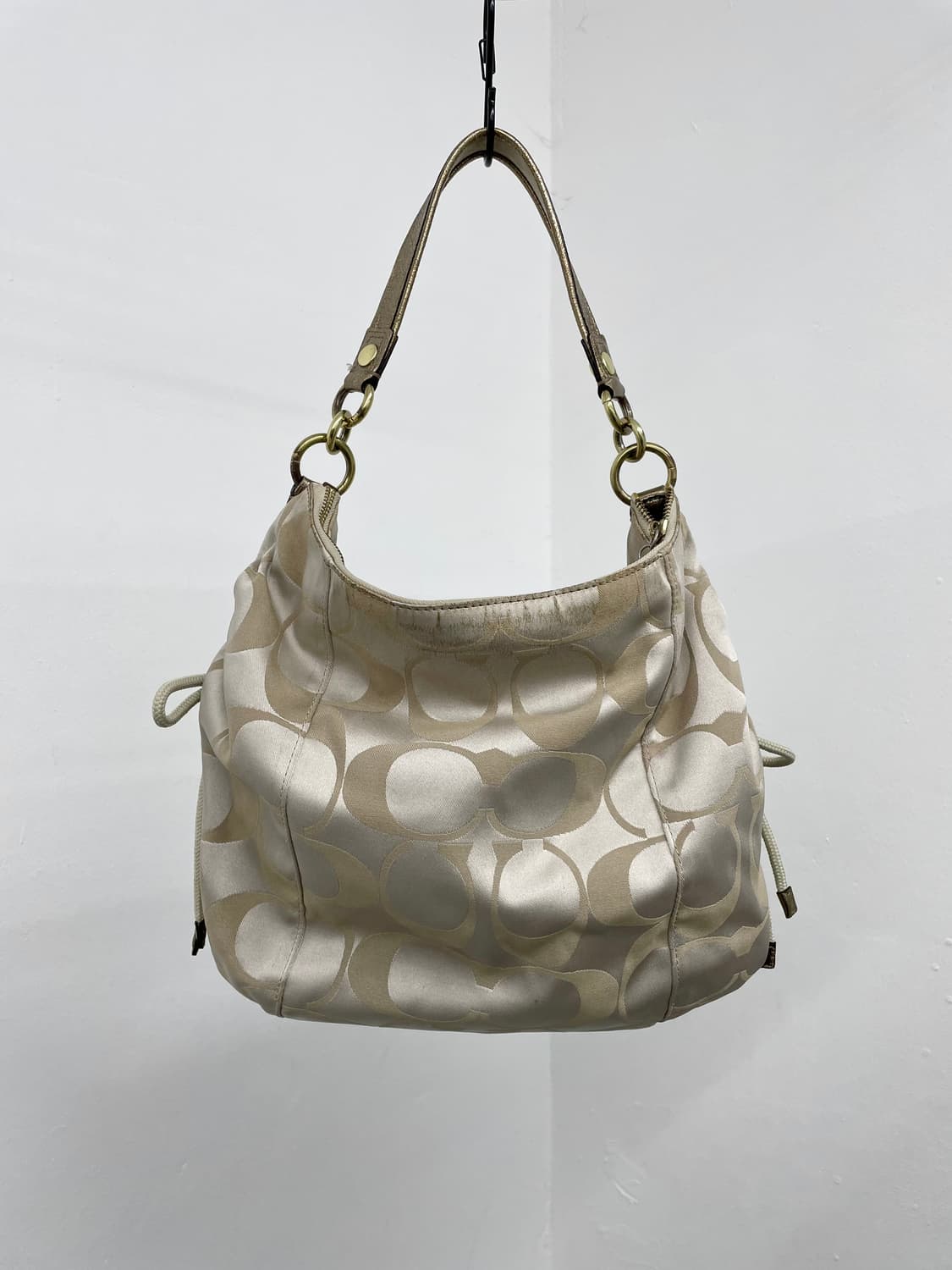 코치 자카드 셔링 호보백 상품이미지8