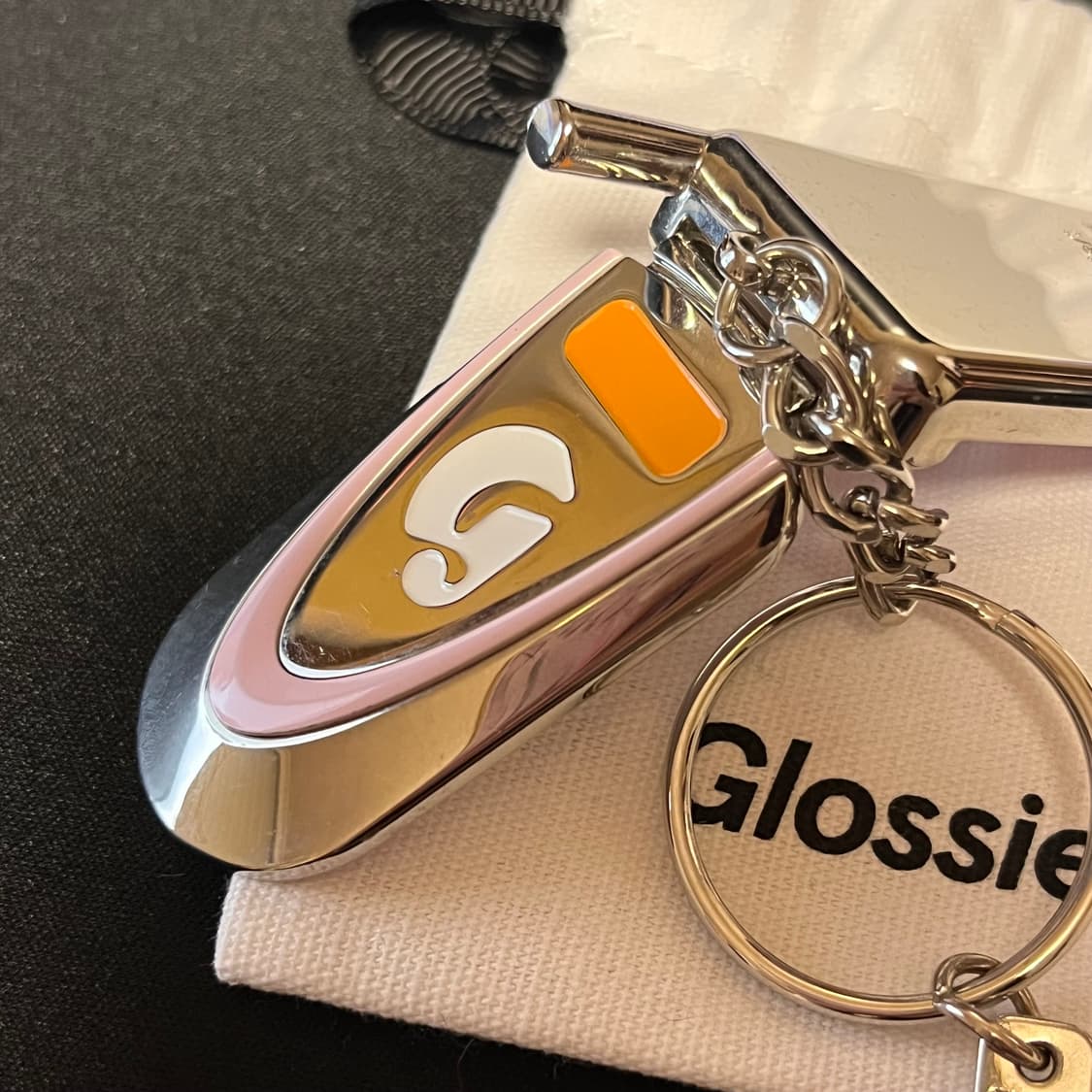 글로시에 핸드폰 키링 상품이미지1