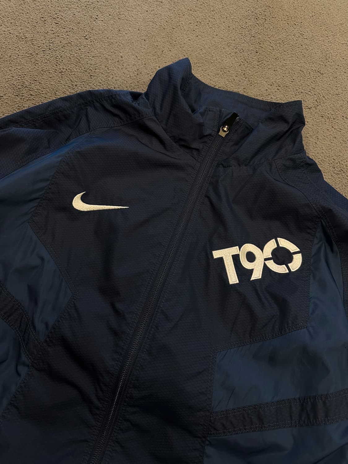 나이키 올드스쿨 스톰핏 토탈90 바람막이 처분  상품이미지2