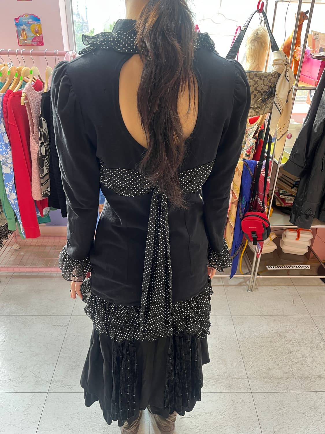 착샷) 앙 기모띠 블랙 땡땡이 스판 원피스 상품이미지2