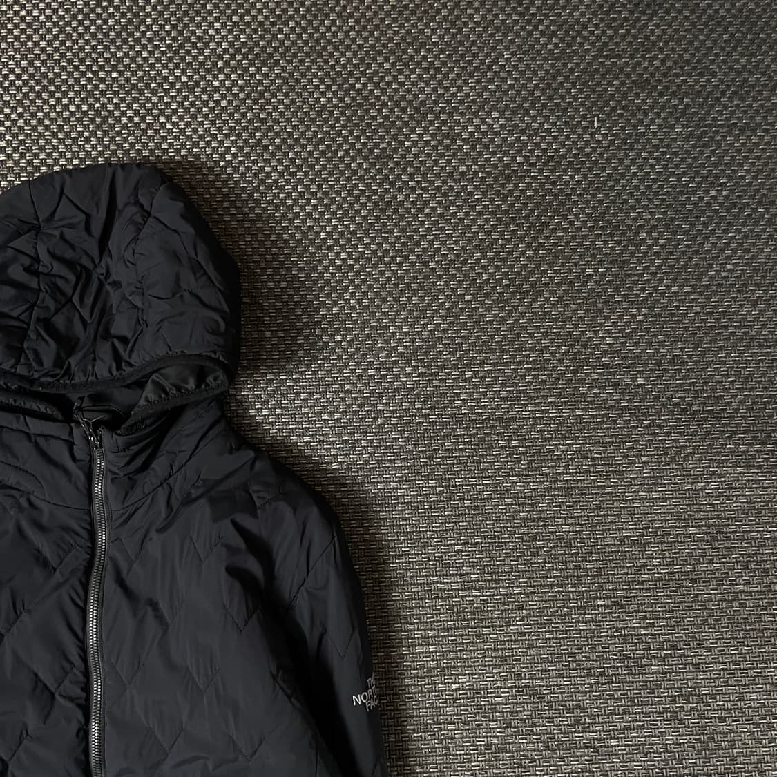 노스페이스 블랙 삼각 패턴 스트링 바람막이 자켓 100 상품이미지3