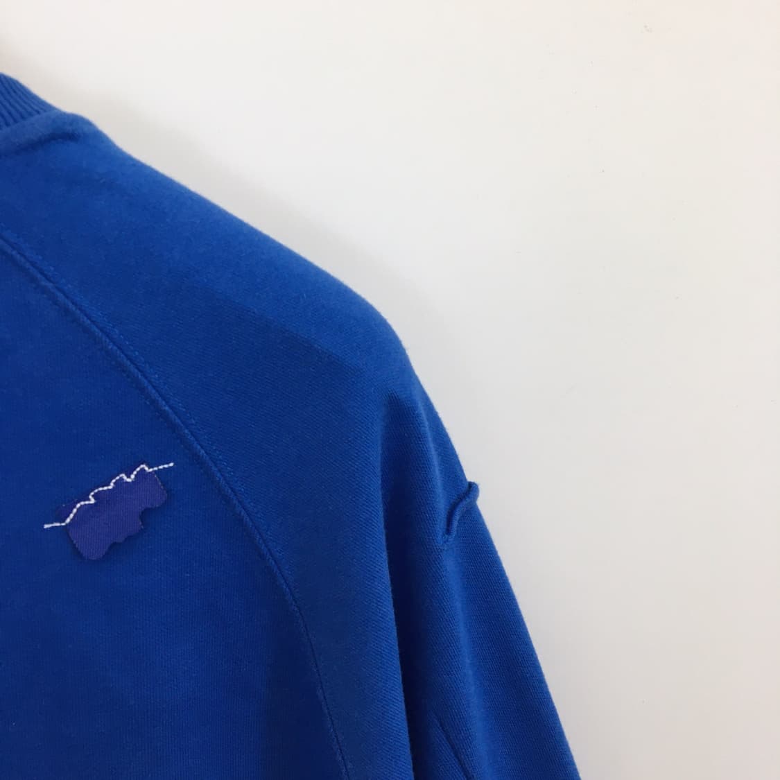 아더에러 블루 스컬처 맨투맨 A1  상품이미지5