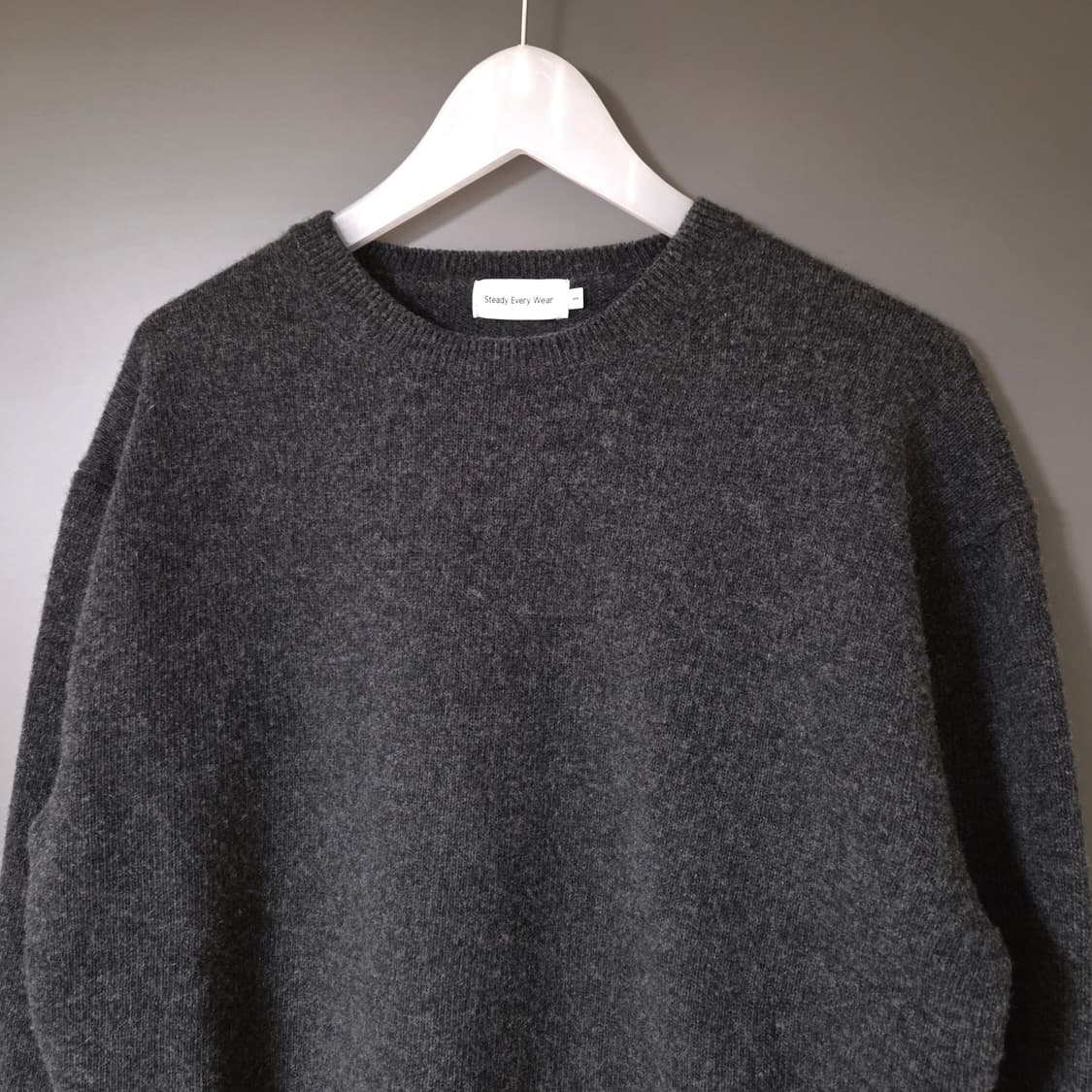[1] 스테디에브리웨어 코지 울 캐시미어 라운드넥 니트 다크그레이 상품이미지3