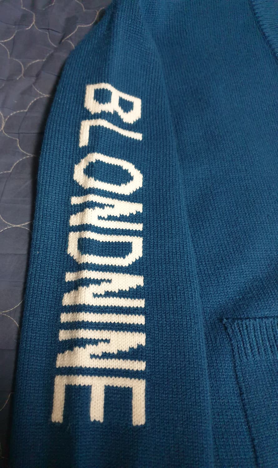 블론드나인 소매 레터링 배색 혜비 가디건 (S) 상품이미지3