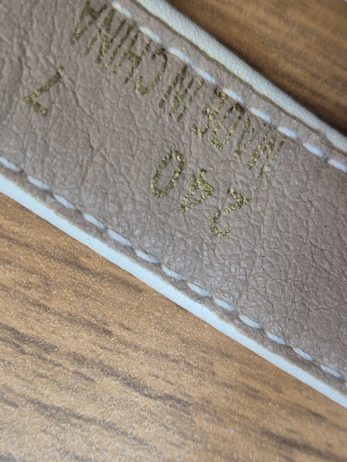 베네통 아이보리 색상 메리제인 단화 240mm입니다. 캐주얼한 디자인이라 상품이미지8