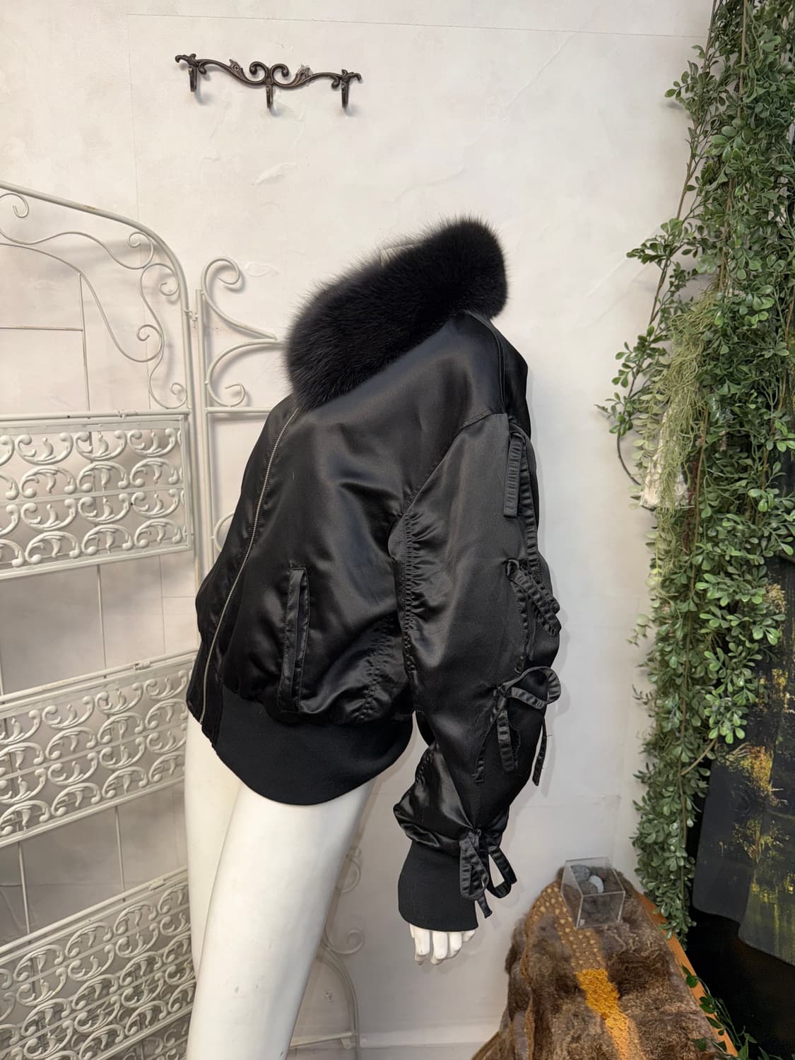 Black fur collar ribbon detail bomber 상품이미지5