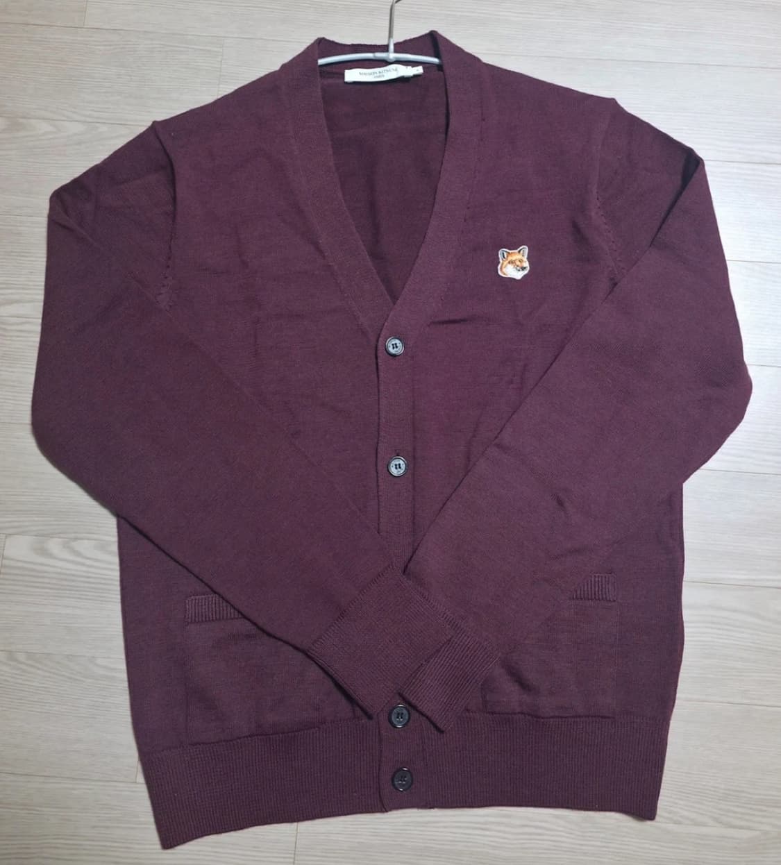 메종키츠네 가디건 M 팝니다. 백화점 판 상품이미지1