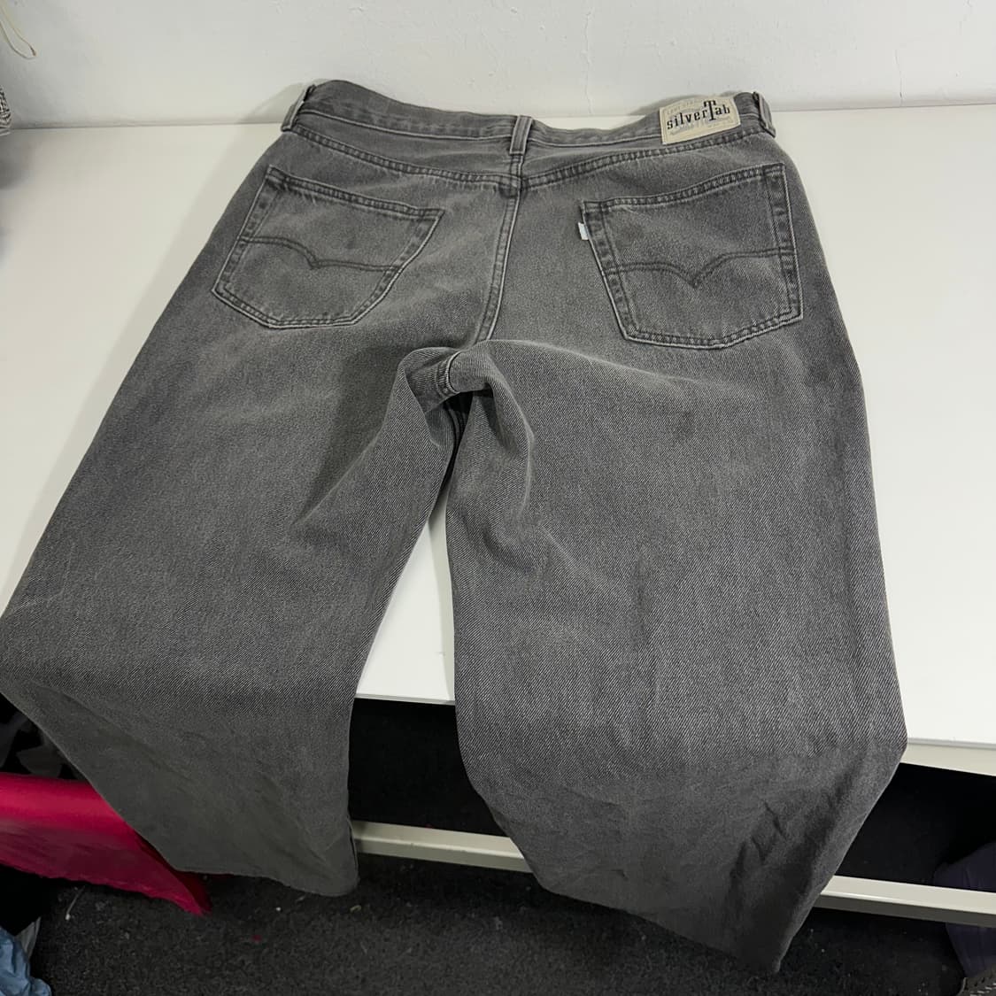 34 리바이스 실버탭 루즈핏 흑청 데님팬츠 상품이미지4