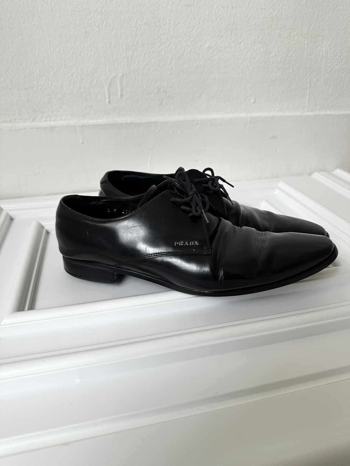 프라다 브러쉬드 레더 블랙 더비슈즈 상품이미지3