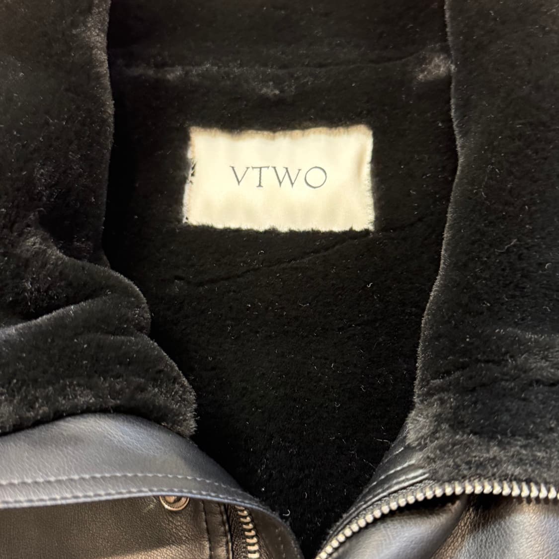 VTWO 620 비건 레더 무스탕 재킷 상품이미지4