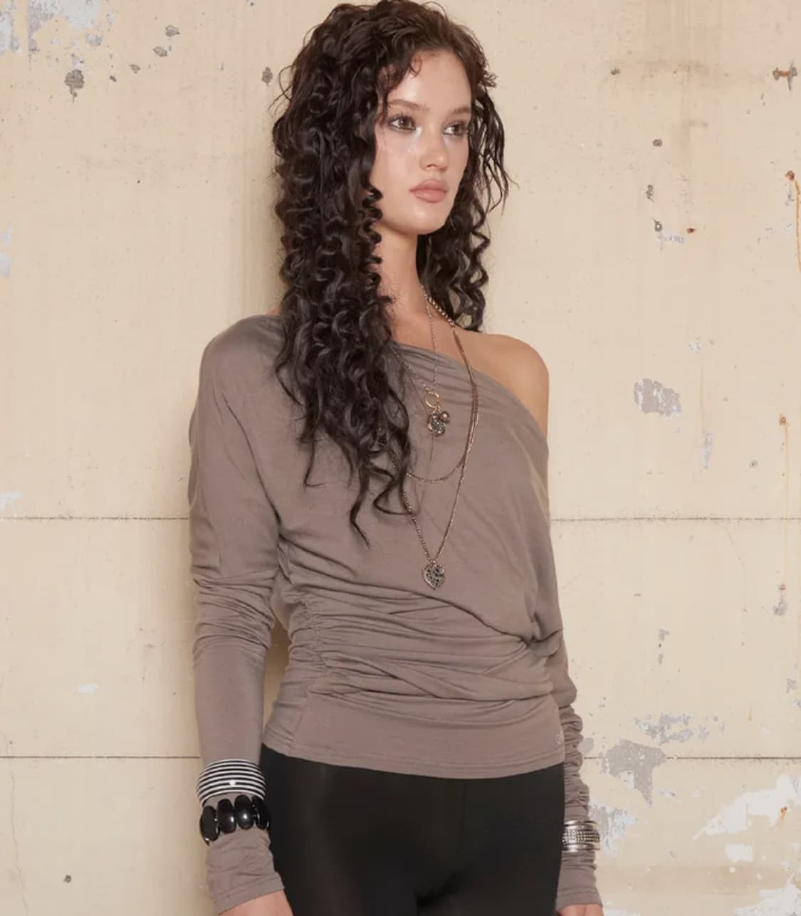 힐다 드레이프 숄더 탑 상품이미지5