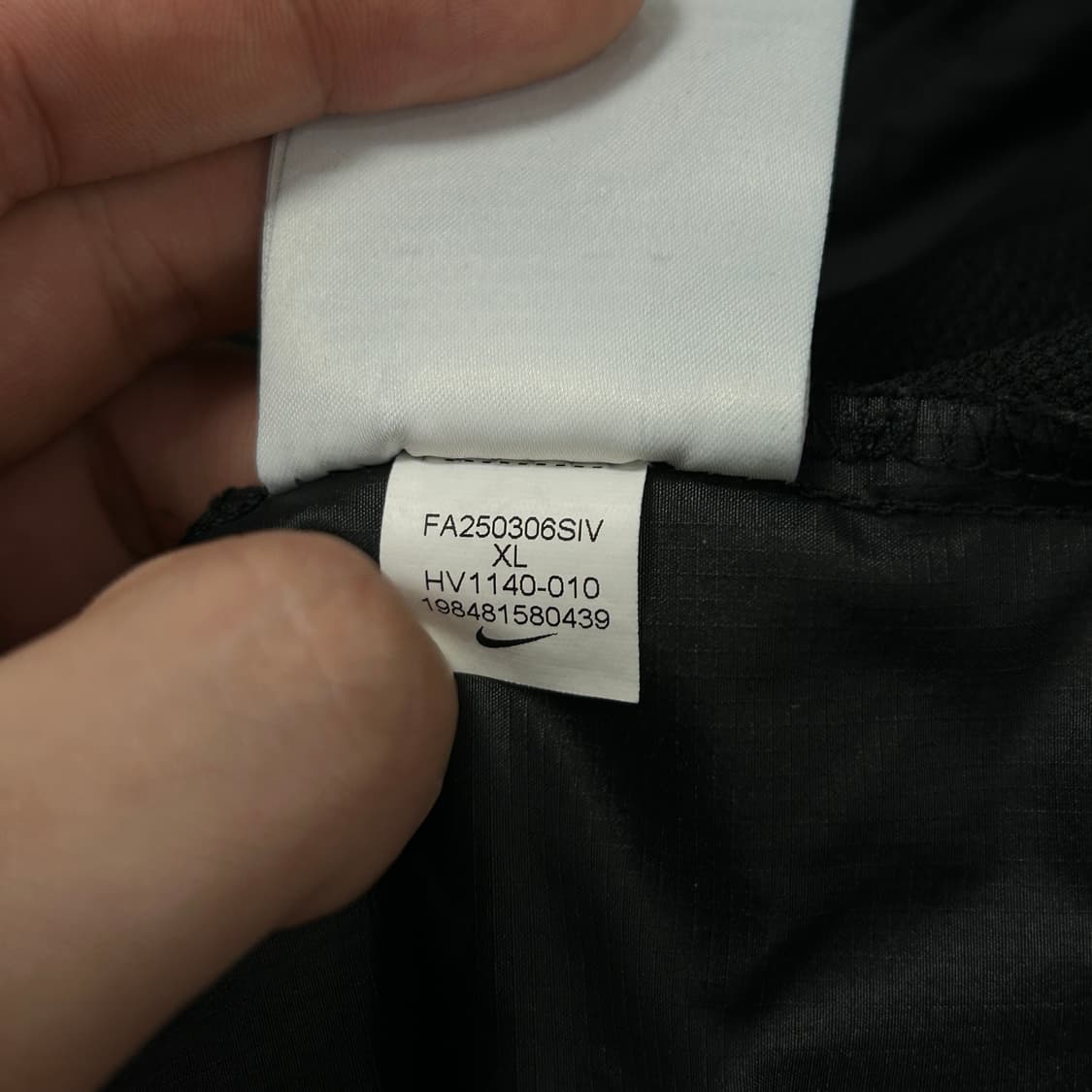 나이키 솔로스우시 블랙 바람막이(XL) 상품이미지4