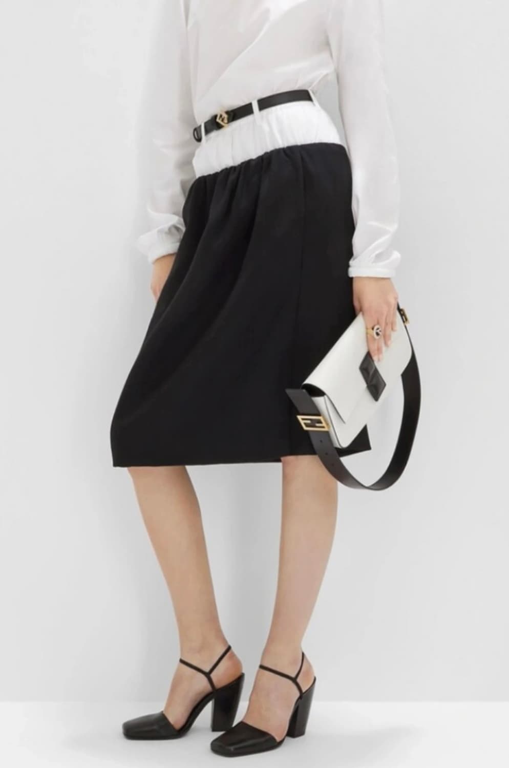 급처 새상품 Fendi 펜디 미디스커트 치수 75 상품이미지3