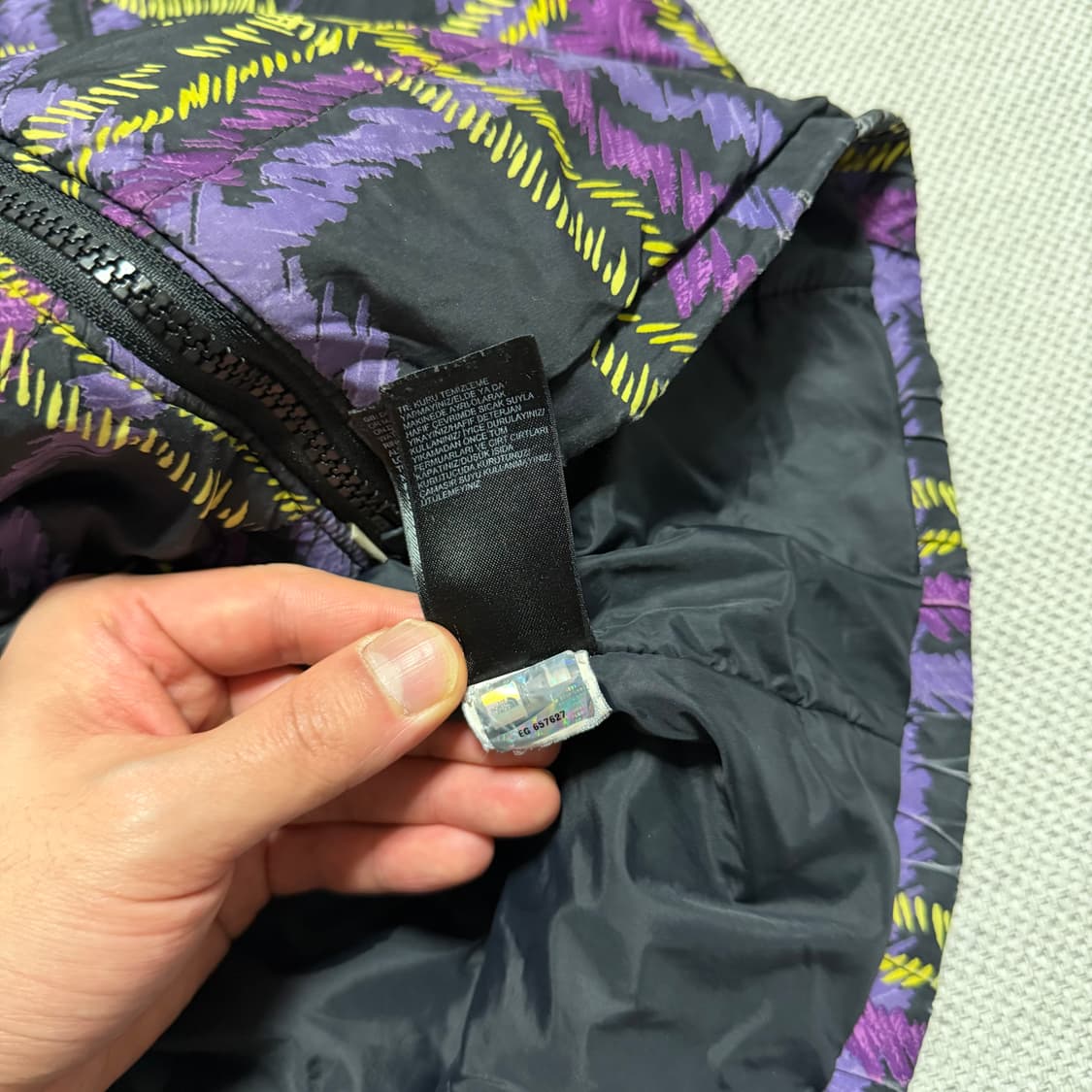 노스페이스 체크 패턴 경량패딩 상품이미지4