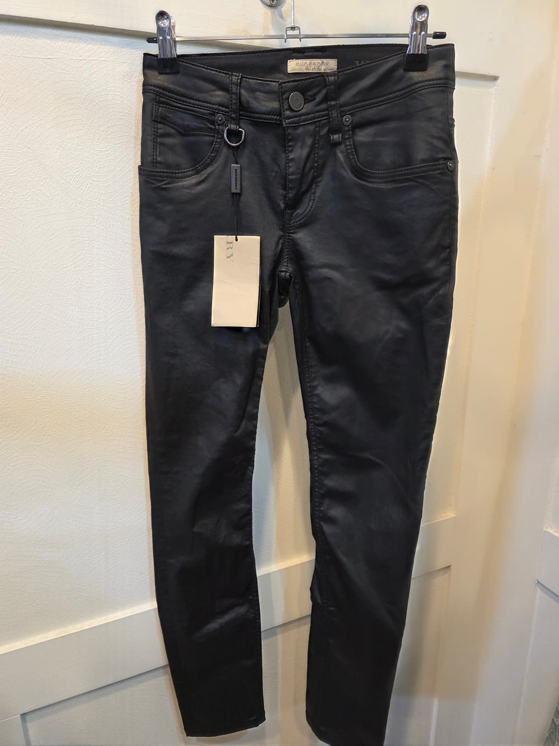 버버리 블랙 코팅진 바지 상품이미지2