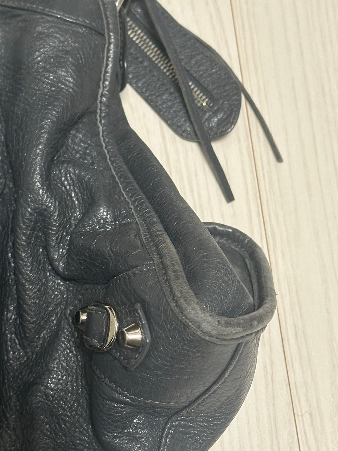 발렌시아가 모터백 미디움 그레이 상품이미지4