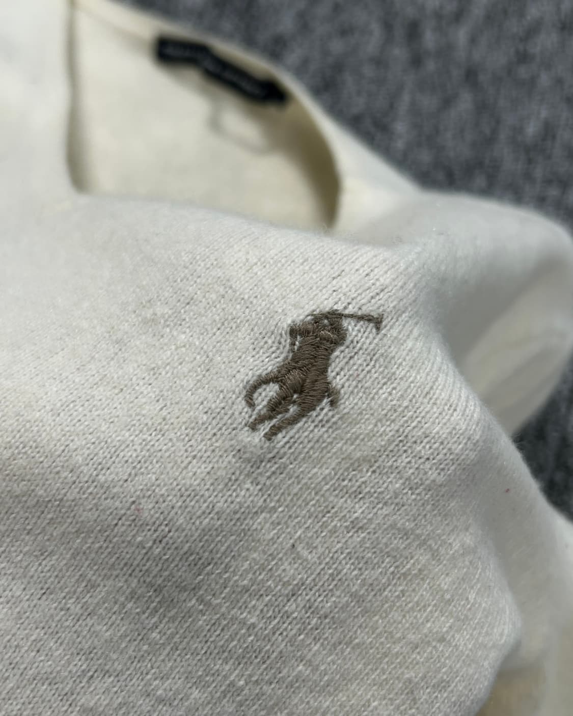 폴로 스포츠 메리노울 아이보리 브이넥 니트  상품이미지3