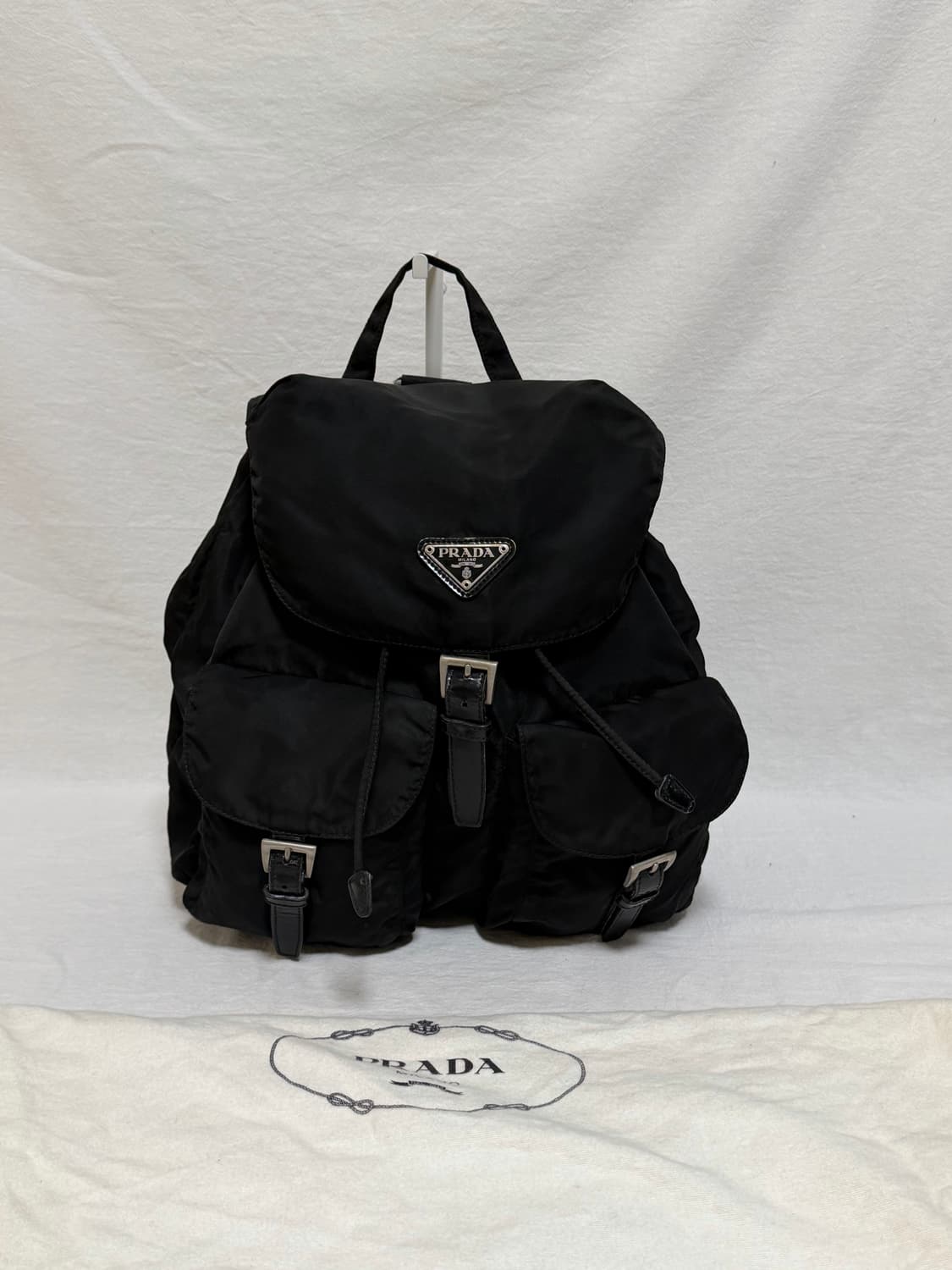 정품 프라다 포코노 나일론 투포켓 미디움 백팩 블랙 상품이미지2