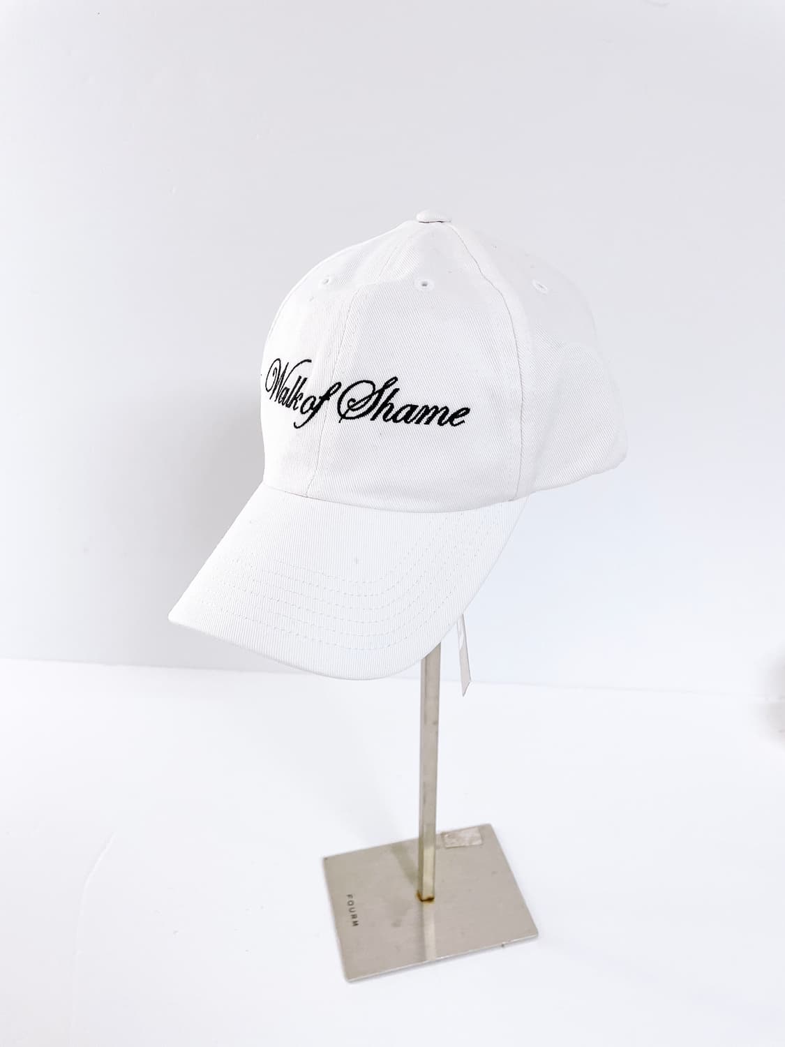 (정품/새상품) 워크 오브 셰임 공용 화이트 블랙 레터링 자수 볼캡 상품이미지1