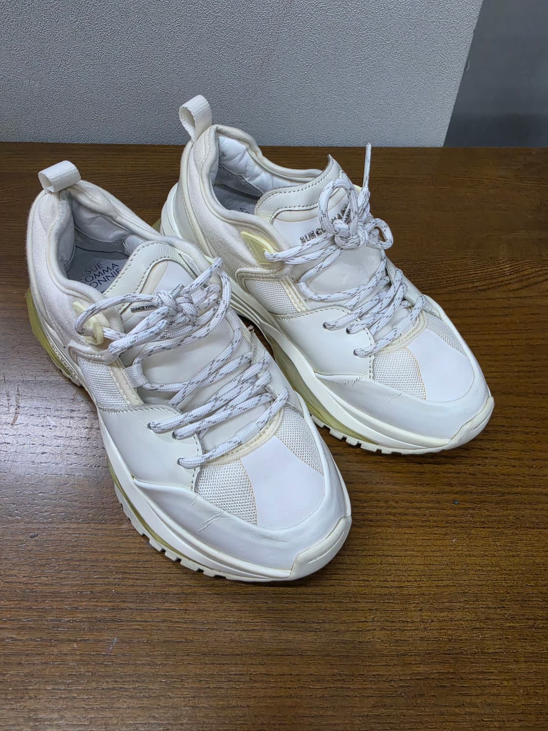 슈콤마보니 화이트 스니커즈 상품이미지2