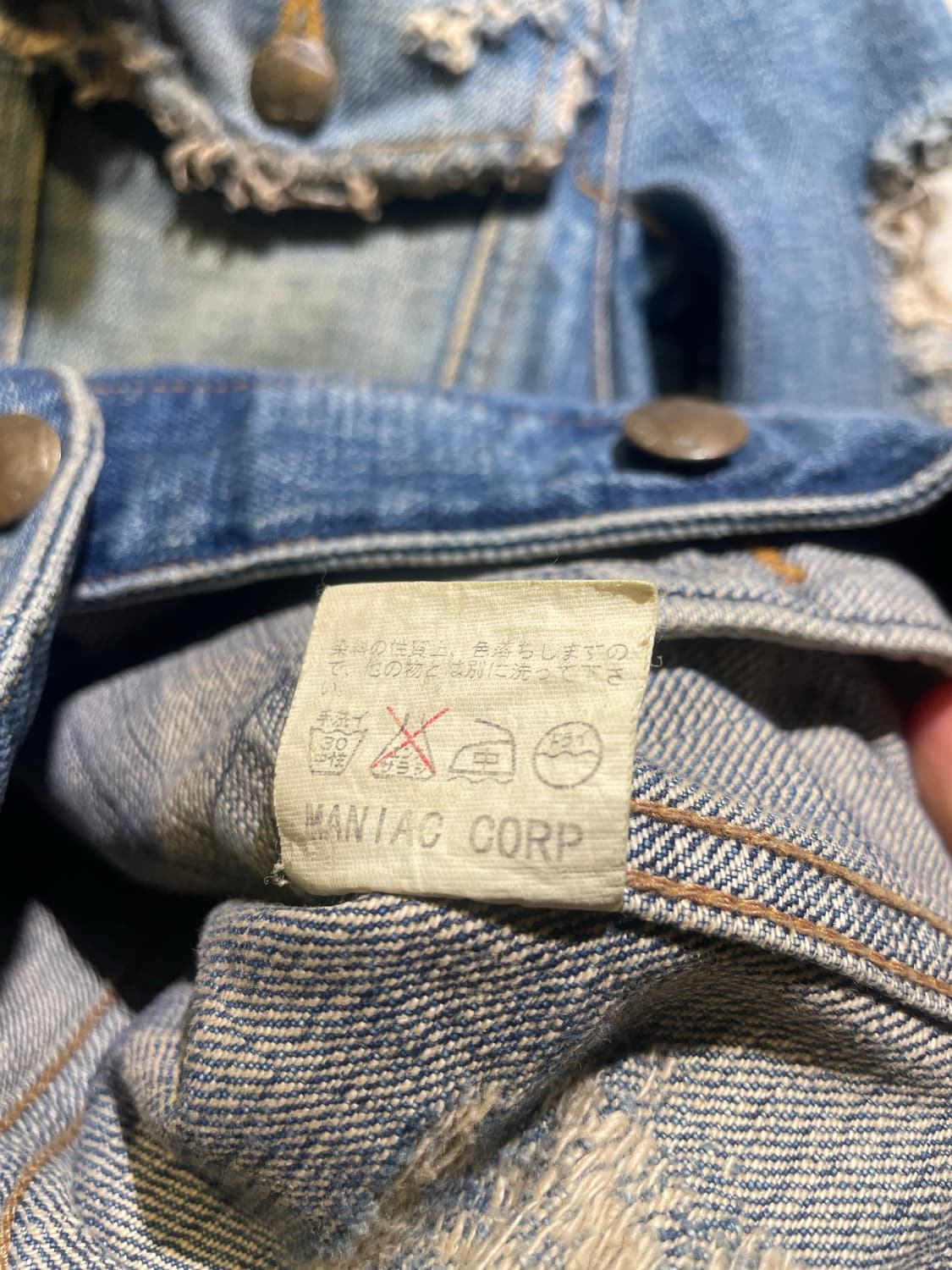 L.G.B MUDWASHED DENIM TRUCKER 상품이미지8