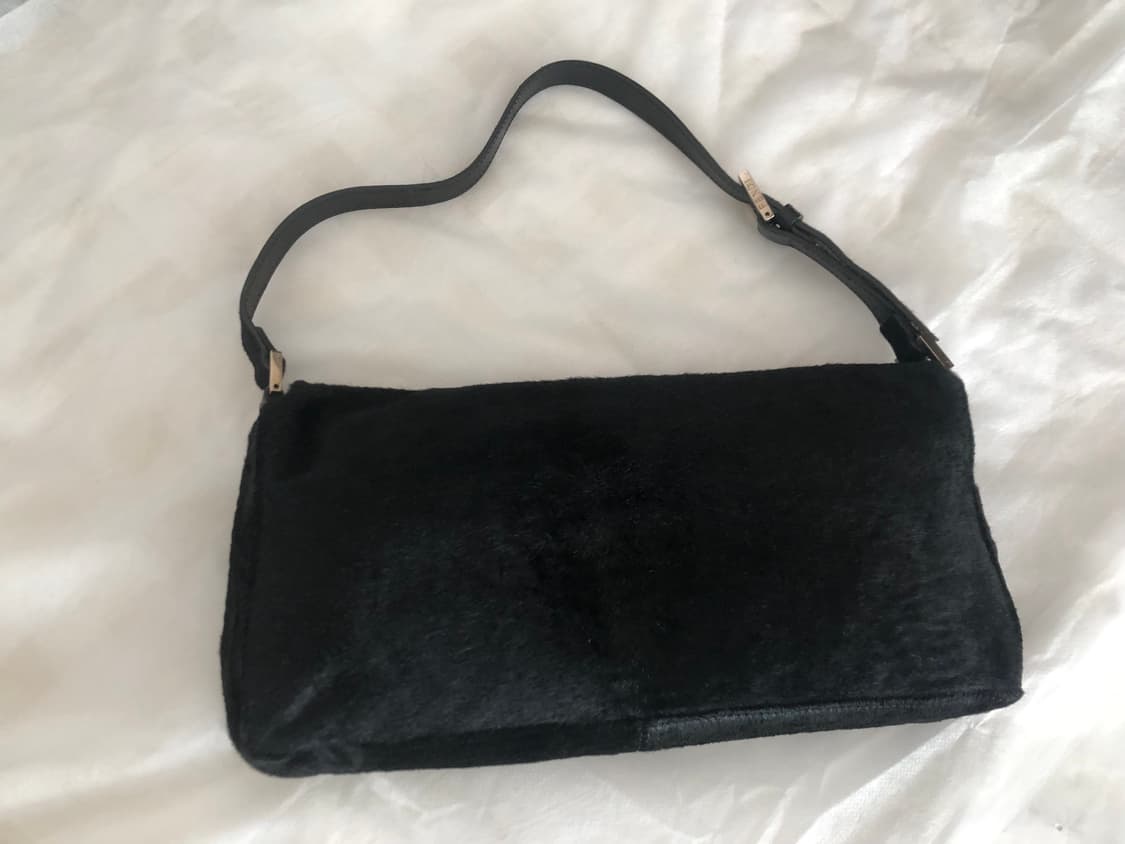 펜디 퍼 바게트 숄더백 상품이미지2