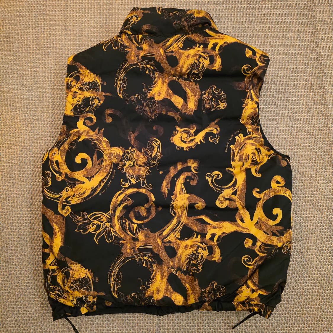 VERSACE 베르사체 리버시블 이탈리안 바로크 파이어 패턴 다운베스트 상품이미지10