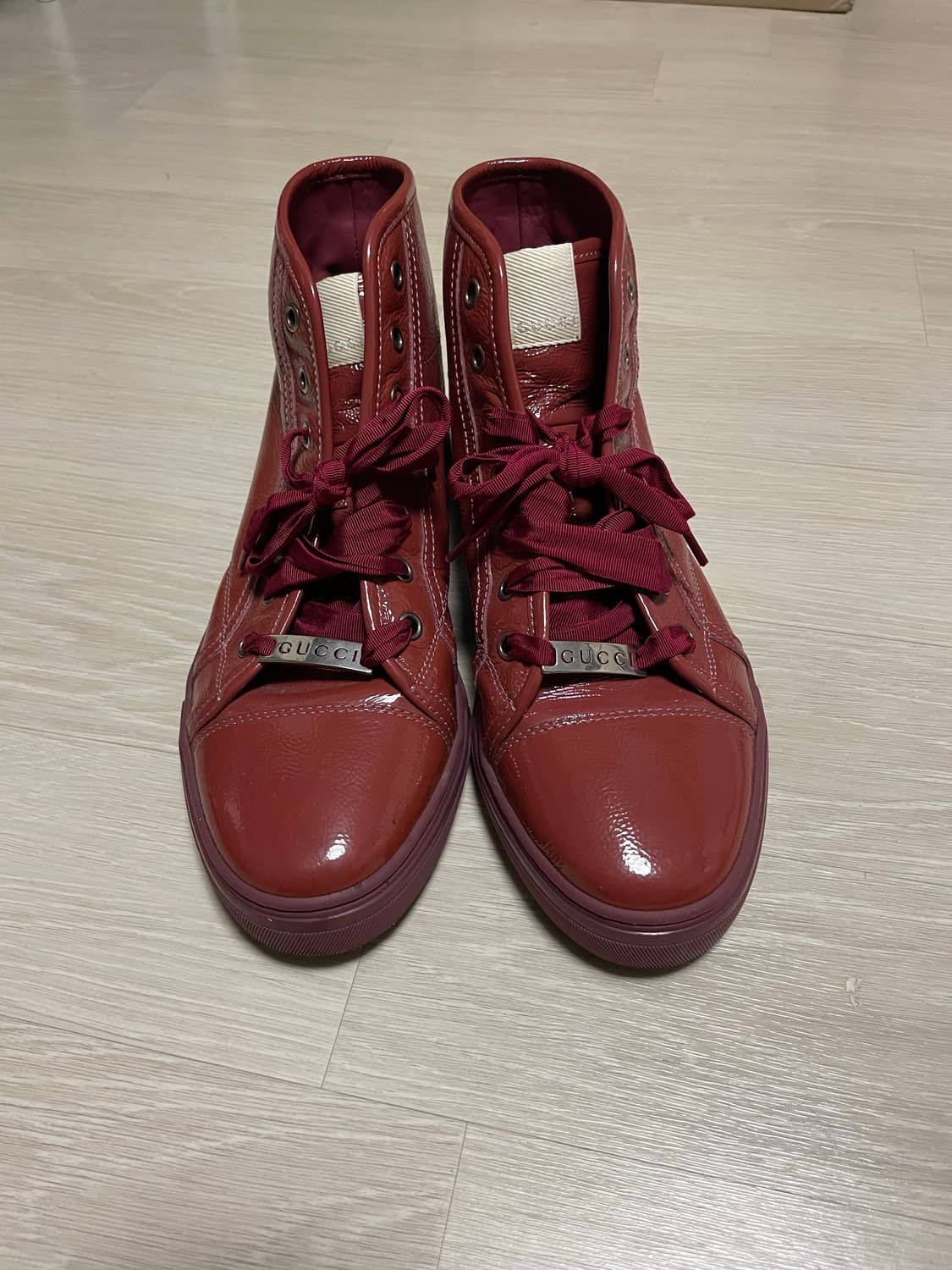 구찌(Gucci)의 페이턴트 레더 하이탑 스니커즈 상품이미지1