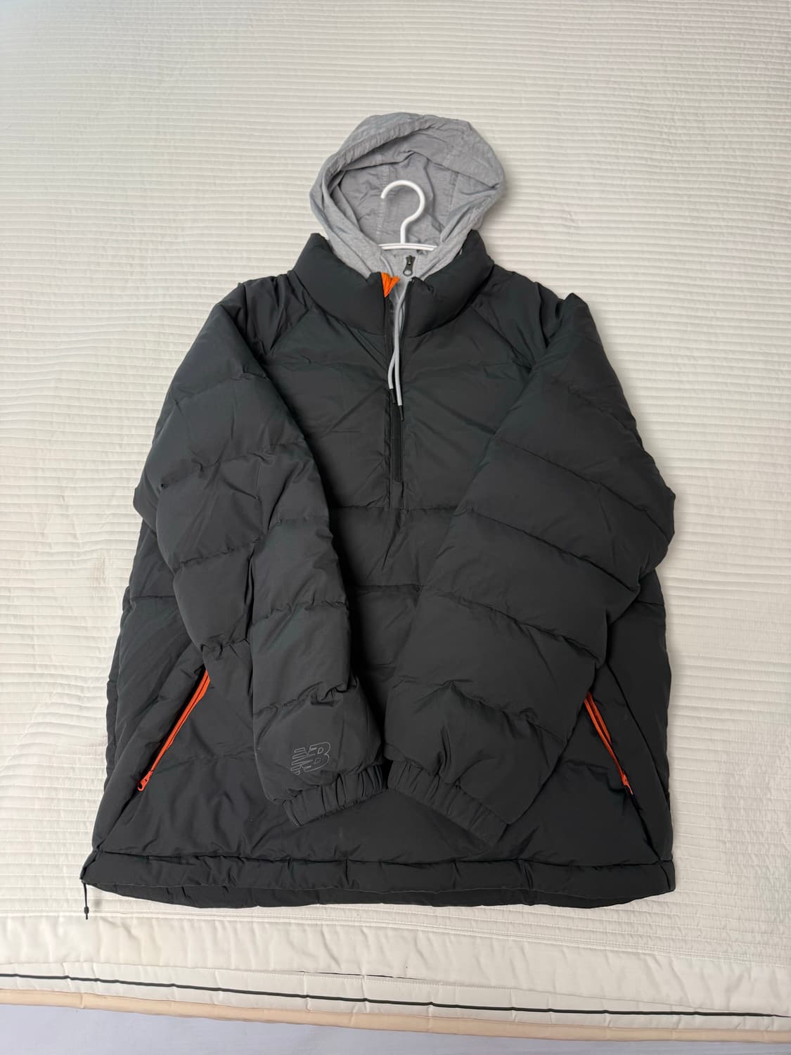 뉴발란스 x 슬로우스테디클럽 호텔990 푸퍼 아노락 상품이미지1