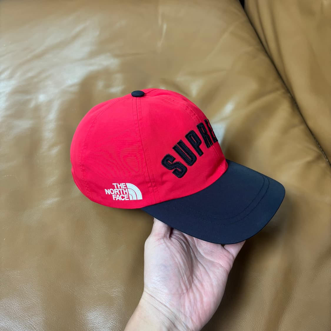 슈프림 x 노스페이스 고어텍스 아크 로고 레드 블랙 6패널 볼캡 모자 상품이미지3