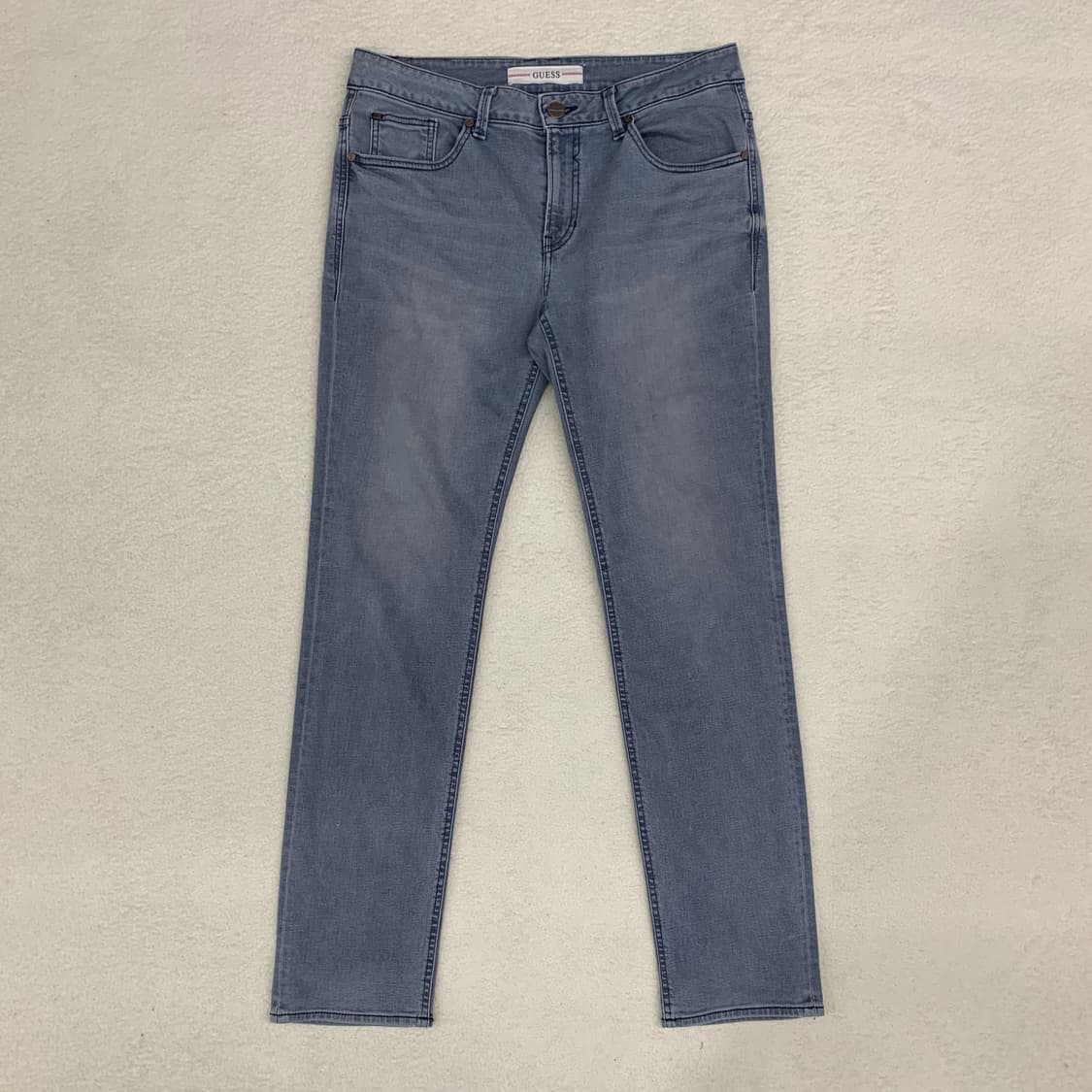 [35] 게스 메탈플레이트 테이퍼드핏 데님팬츠 상품이미지3